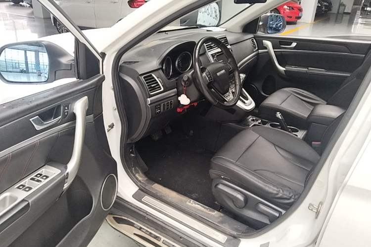Used Haval M6 2017 1.5T Automatic Two-Wheel Drive Elite Model Driver Seat