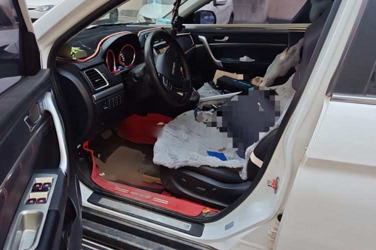 Used Haval M6 2017 1.5T Automatic Two-Wheel Drive Prestige Model Driver Seat