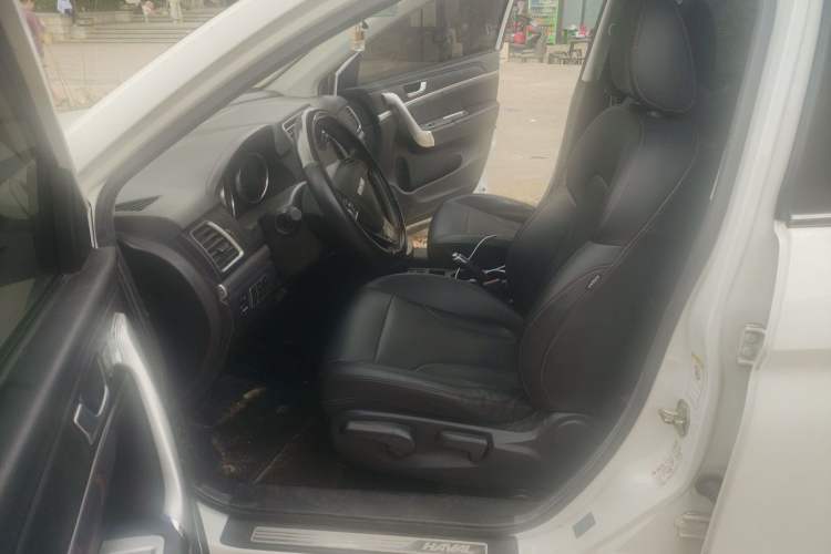 Used Haval M6 2017 1.5T Automatic Two-Wheel Drive Elite Model Driver Seat