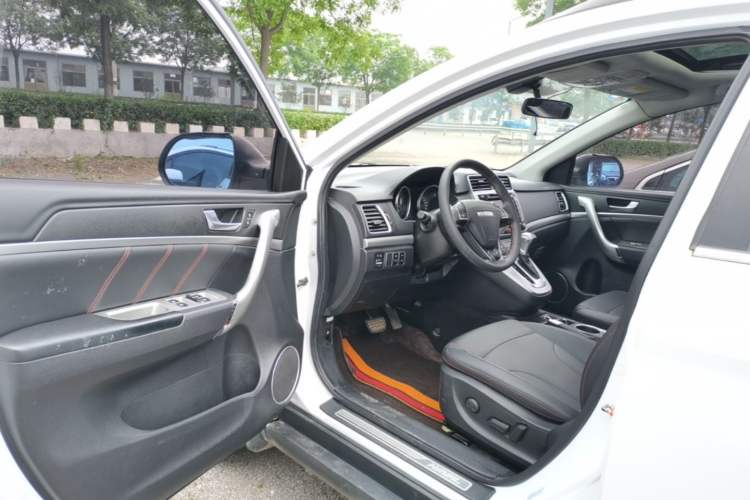 Used Haval M6 2017 1.5T Automatic Two-Wheel Drive Prestige Model Driver Seat
