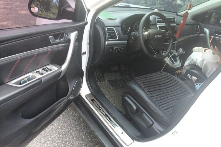 Used Haval M6 2017 1.5T Automatic Two-Wheel Drive Elite Model Driver Seat