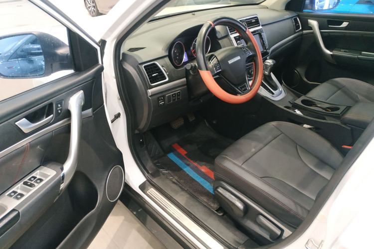 Used Haval M6 2017 1.5T Automatic Two-Wheel Drive Elite Model Driver Seat