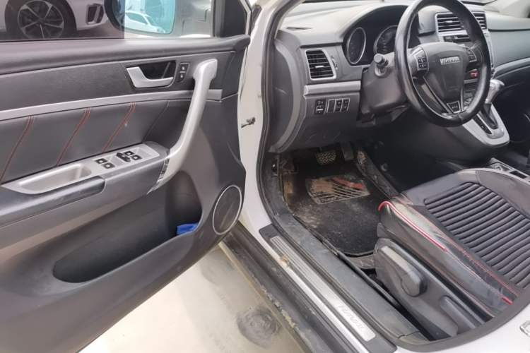 Used Haval M6 2017 1.5T Automatic Two-Wheel Drive Elite Model Driver Seat
