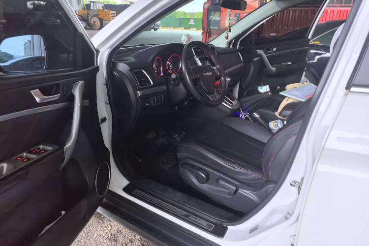 Used Haval M6 2017 1.5T Automatic Two-Wheel Drive Elite Model Driver Seat