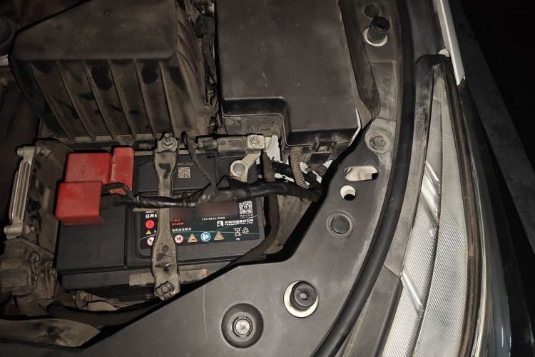 Used Haval M6 2017 1.5T Automatic Two-Wheel Drive Elite Model Engine Bay Left