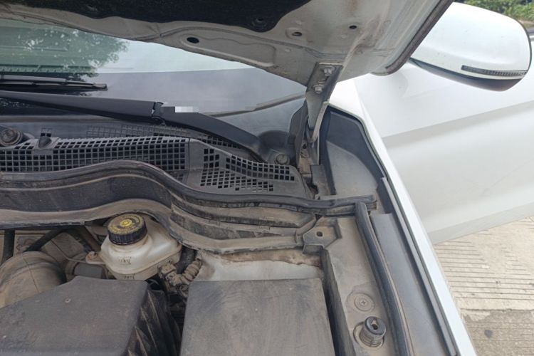 Used Haval M6 2017 1.5T Automatic Two-Wheel Drive Elite Model Engine Bay Left