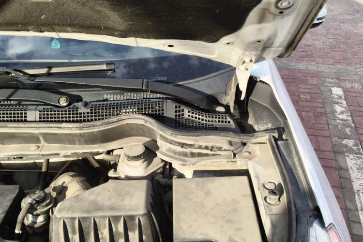 Used Haval M6 2017 1.5T Automatic Two-Wheel Drive Elite Model Engine Bay Left