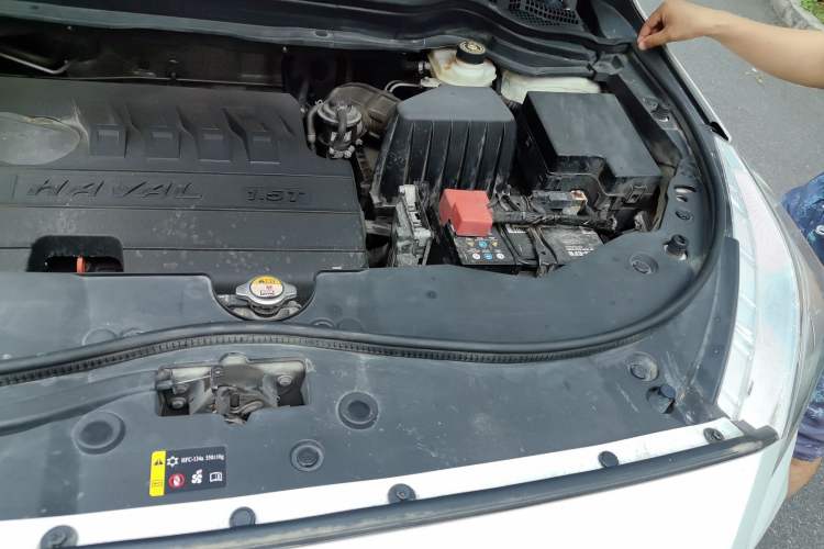 Used Haval M6 2017 1.5T Manual Two-Wheel Drive Urban Version Engine Bay Left
