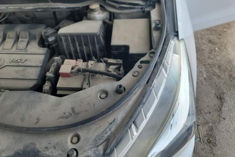 Used Haval M6 2017 1.5T Manual Two-Wheel Drive Elite Model Engine Bay Left