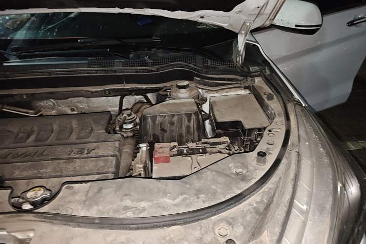 Used Haval M6 2017 1.5T Automatic Two-Wheel Drive Prestige Model Engine Bay Left