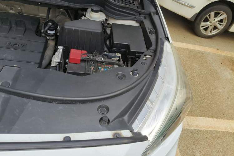 Used Haval M6 2017 1.5T Automatic Two-Wheel Drive Urban Model Engine Bay Left