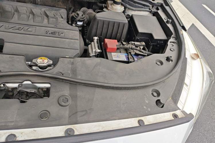 Used Haval M6 2017 1.5T Automatic Two-Wheel Drive Prestige Model Engine Bay Left