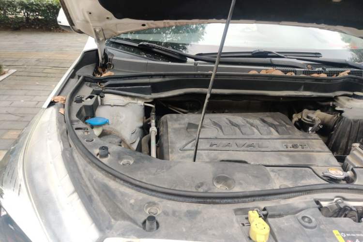 Used Haval M6 2017 1.5T Automatic Two-Wheel Drive Elite Model Engine Bay Right