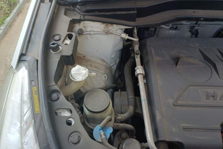 Used Haval M6 2017 1.5T Automatic Two-Wheel Drive Prestige Model Engine Bay Right