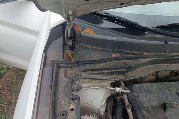 Used Haval M6 2017 1.5T Automatic Two-Wheel Drive Elite Model Engine Bay Right