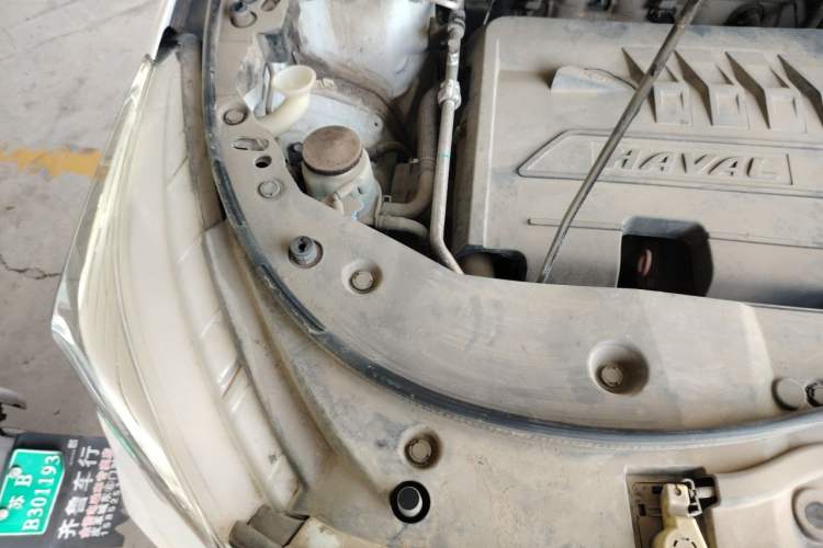 Used Haval M6 2017 1.5T Automatic Two-Wheel Drive Elite Model Engine Bay Right