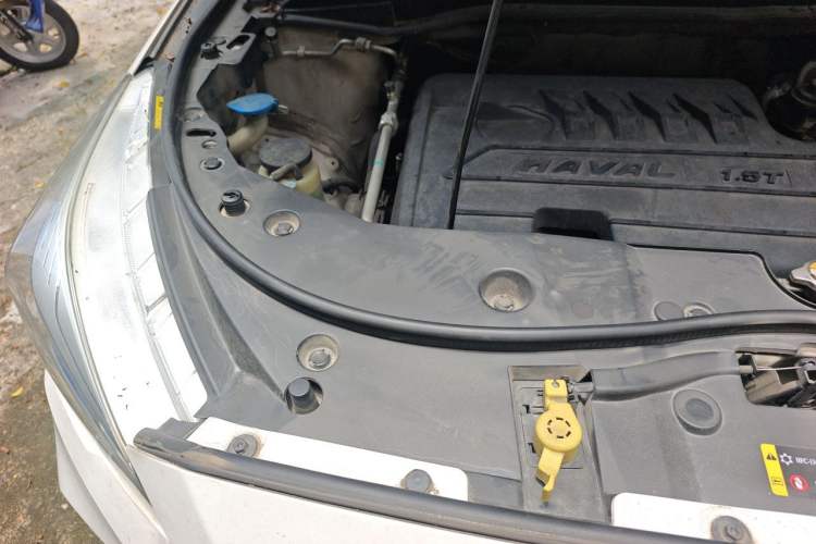 Used Haval M6 2017 1.5T Automatic Two-Wheel Drive Prestige Model Engine Bay Right