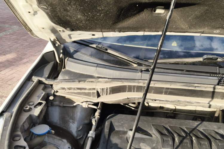 Used Haval M6 2017 1.5T Automatic Two-Wheel Drive Elite Model Engine Bay Right