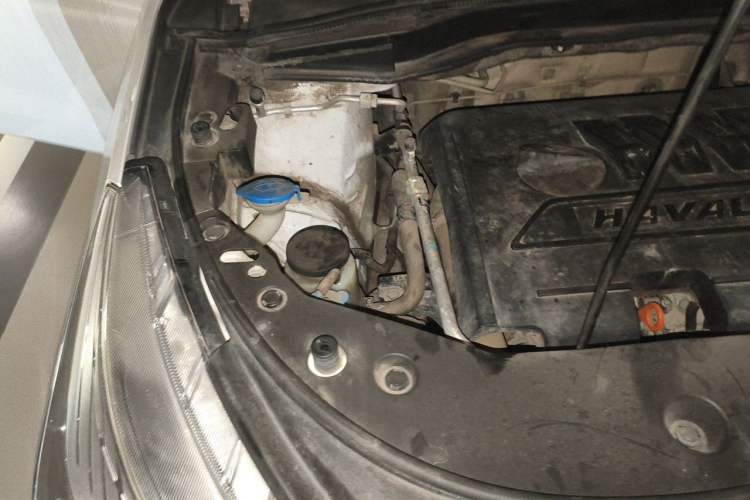 Used Haval M6 2017 1.5T Manual Two-Wheel Drive Elite Model Engine Bay Right