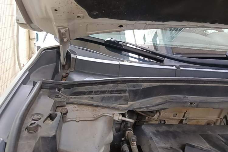 Used Haval M6 2017 1.5T Automatic Two-Wheel Drive Elite Model Engine Bay Right