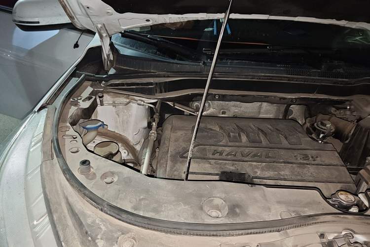 Used Haval M6 2017 1.5T Automatic Two-Wheel Drive Prestige Model Engine Bay Right