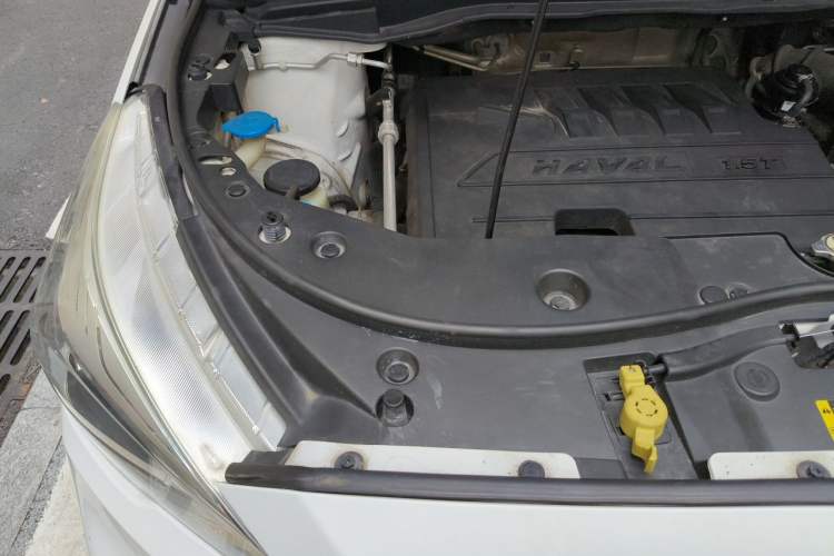 Used Haval M6 2017 1.5T Automatic Two-Wheel Drive Urban Model Engine Bay Right