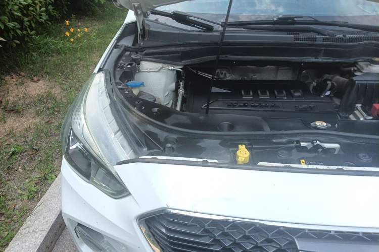 Used Haval M6 2017 1.5T Automatic Two-Wheel Drive Elite Model Engine Bay Right