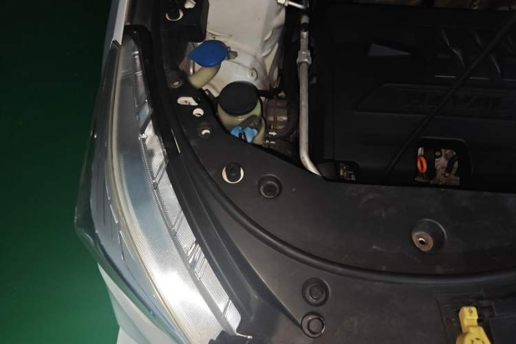 Used Haval M6 2017 1.5T Automatic Two-Wheel Drive Elite Model Engine Bay Right