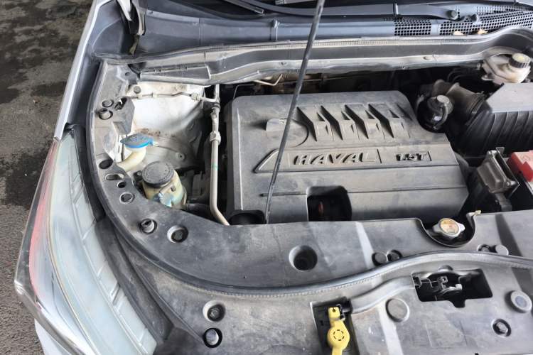 Used Haval M6 2017 1.5T Automatic Two-Wheel Drive Elite Model Engine Bay Right