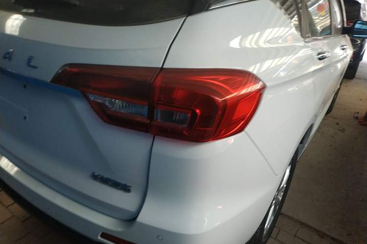 Used Haval M6 2017 1.5T Automatic Two-Wheel Drive Elite Model Exterior 3