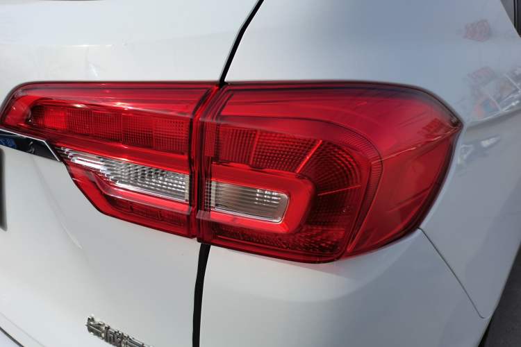 Used Haval M6 2017 1.5T Automatic Two-Wheel Drive Elite Model Exterior 6
