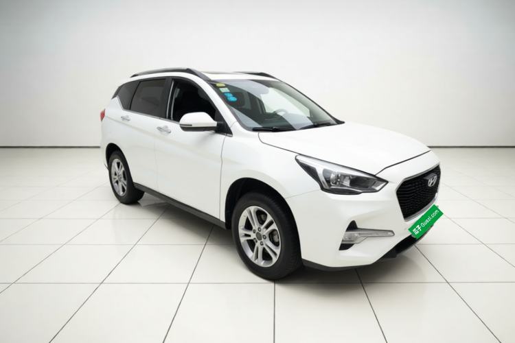 Used Haval M6 2017 1.5T Automatic Two-Wheel Drive Elite Model Front Right 45 Deg