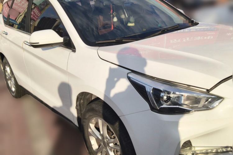 Used Haval M6 2017 1.5T Automatic Two-Wheel Drive Elite Model Front Right 45 Deg