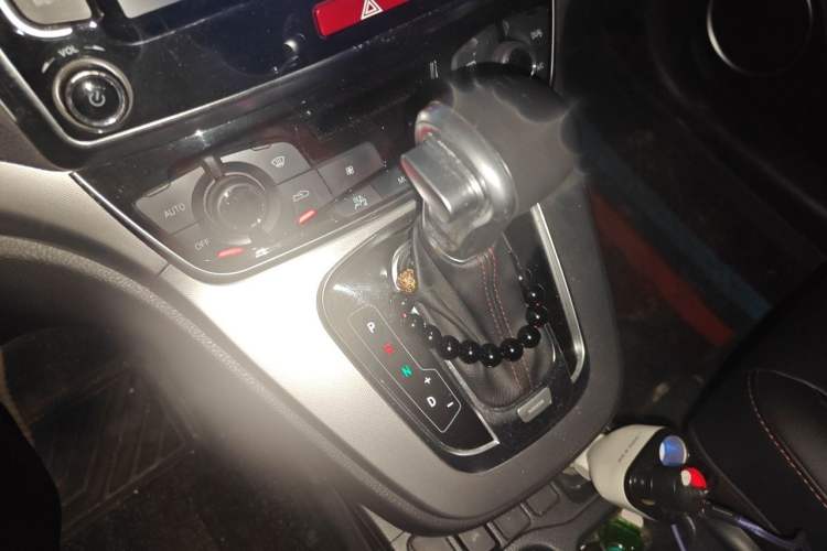 Used Haval M6 2017 1.5T Automatic Two-Wheel Drive Elite Model Gear Lever