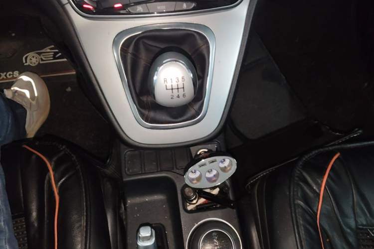 Used Haval M6 2017 1.5T Manual Two-Wheel Drive Elite Model Gear Lever