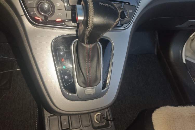 Used Haval M6 2017 1.5T Automatic Two-Wheel Drive Elite Model Gear Lever