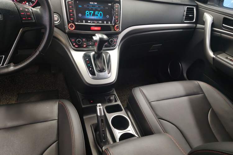 Used Haval M6 2017 1.5T Automatic Two-Wheel Drive Elite Model Gear Lever