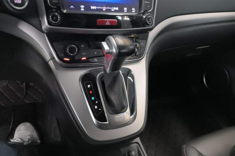 Used Haval M6 2017 1.5T Automatic Two-Wheel Drive Elite Model Gear Lever