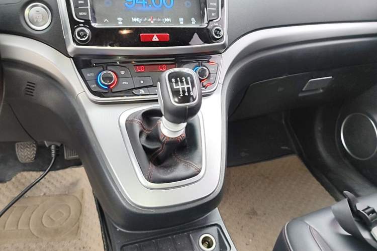 Used Haval M6 2017 1.5T Manual Two-Wheel Drive Elite Model Gear Lever