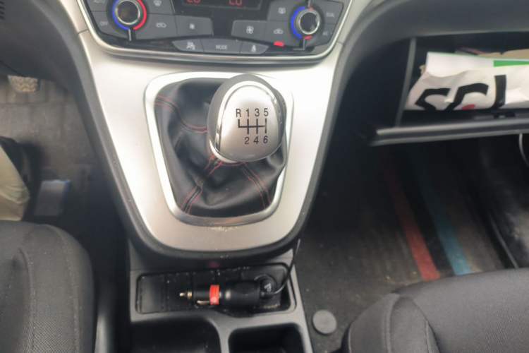 Used Haval M6 2017 1.5T Manual Two-Wheel Drive Urban Version Gear Lever
