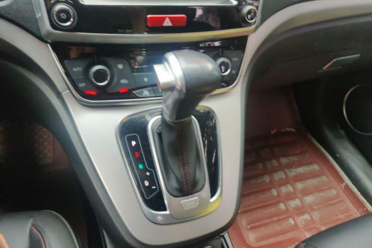 Used Haval M6 2017 1.5T Automatic Two-Wheel Drive Elite Model Gear Lever