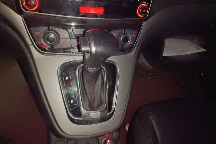 Used Haval M6 2017 1.5T Automatic Two-Wheel Drive Prestige Model Gear Lever
