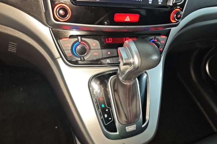 Used Haval M6 2017 1.5T Automatic Two-Wheel Drive Prestige Model Gear Lever