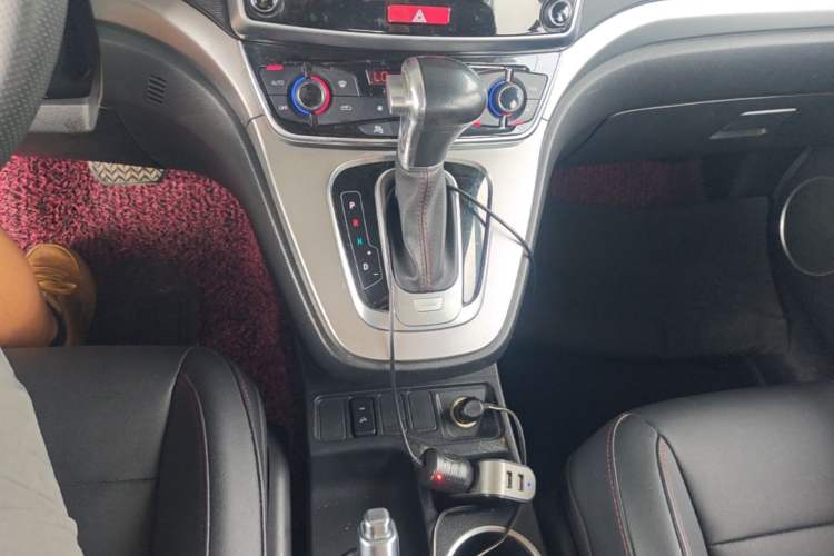 Used Haval M6 2017 1.5T Automatic Two-Wheel Drive Elite Model Gear Lever