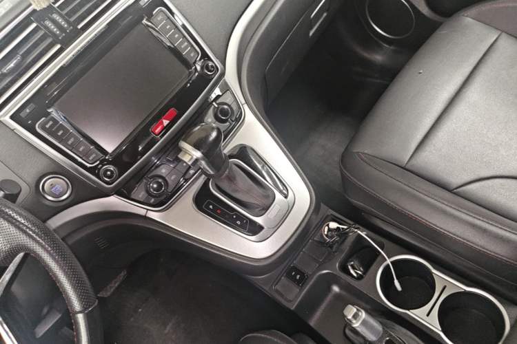 Used Haval M6 2017 1.5T Automatic Two-Wheel Drive Elite Model Gear Lever