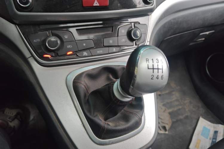 Used Haval M6 2017 1.5T Manual Two-Wheel Drive Elite Model Gear Lever