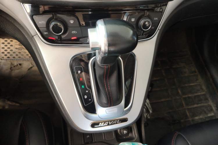 Used Haval M6 2017 1.5T Automatic Two-Wheel Drive Elite Model Gear Lever