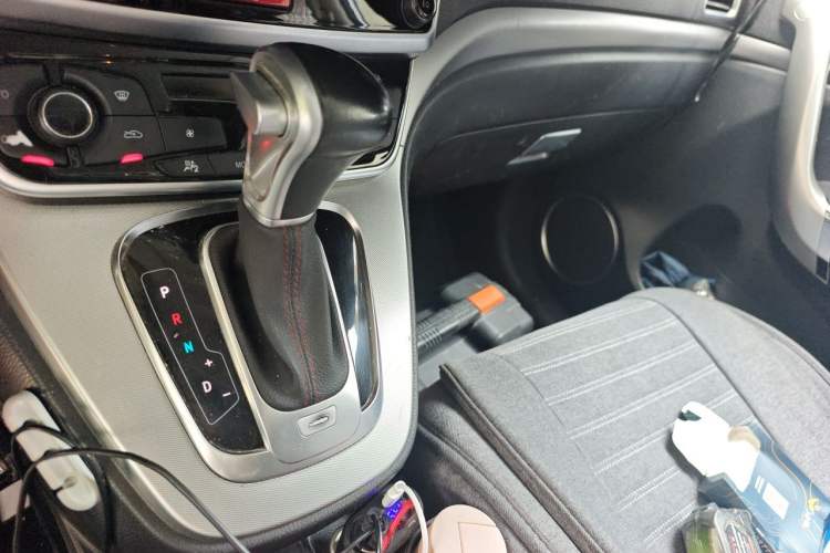 Used Haval M6 2017 1.5T Automatic Two-Wheel Drive Prestige Model Gear Lever