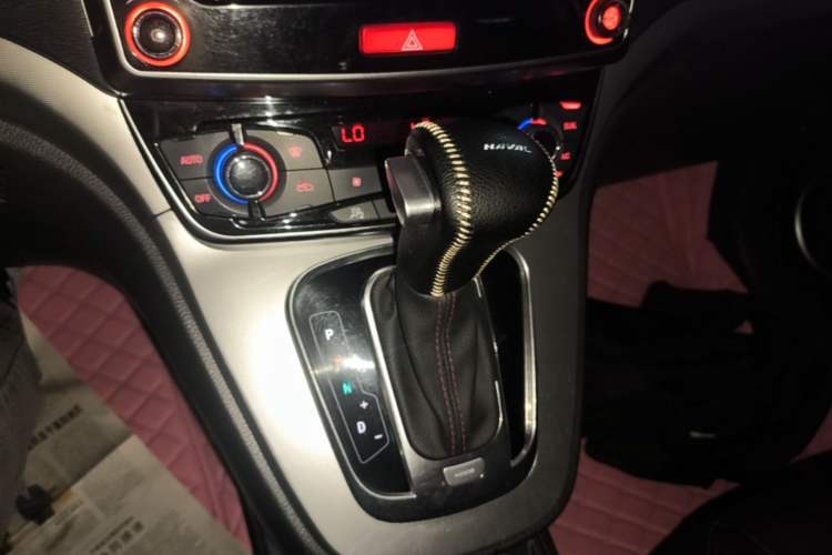 Used Haval M6 2017 1.5T Automatic Two-Wheel Drive Elite Model Gear Lever