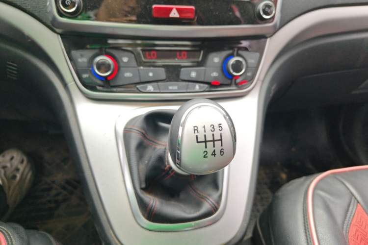 Used Haval M6 2017 1.5T Manual Two-Wheel Drive Elite Model Gear Lever